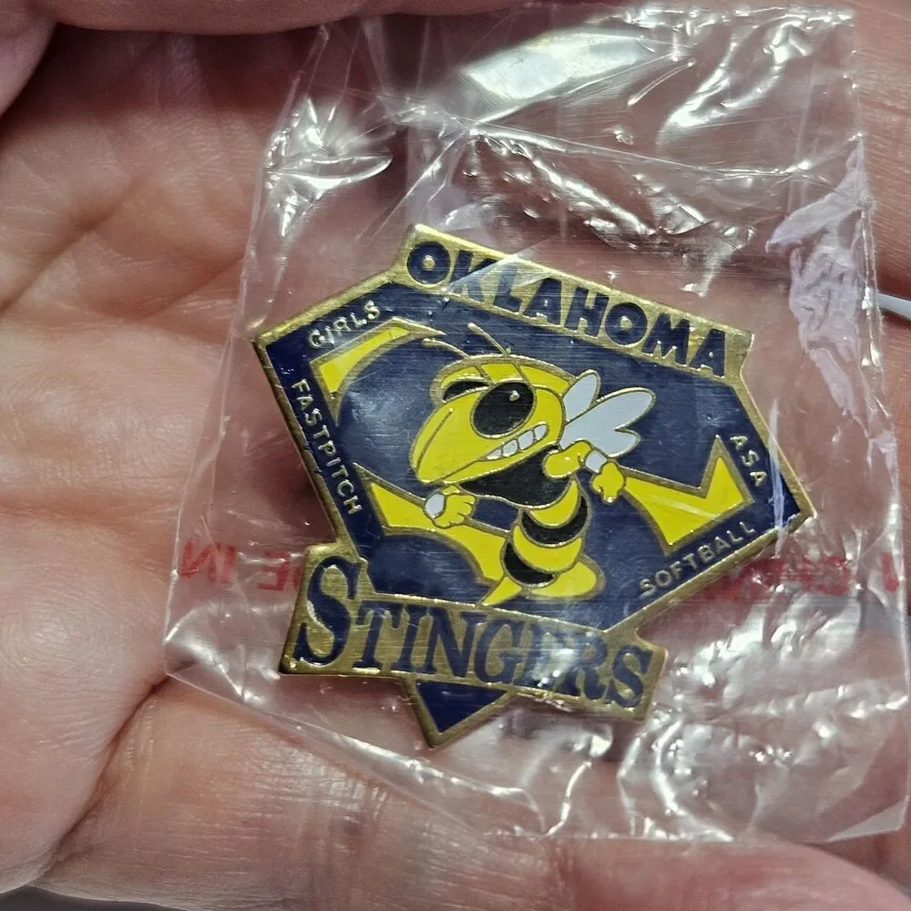 Oklahoma Stingers Fastpitch Softball Enamel Lapel Pin Gold Tone